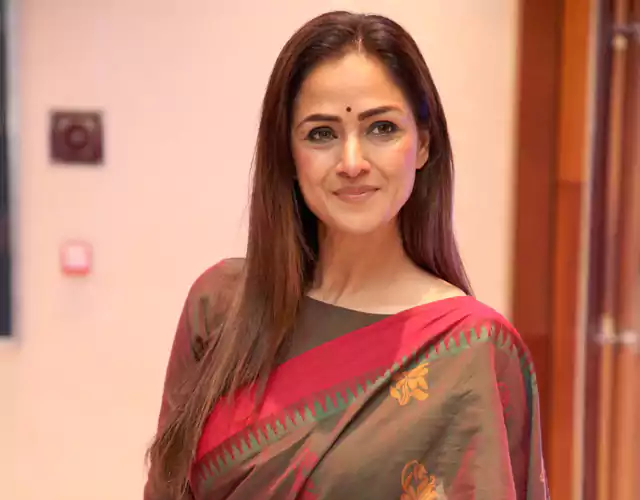 Simran Beautiful Saree Photos